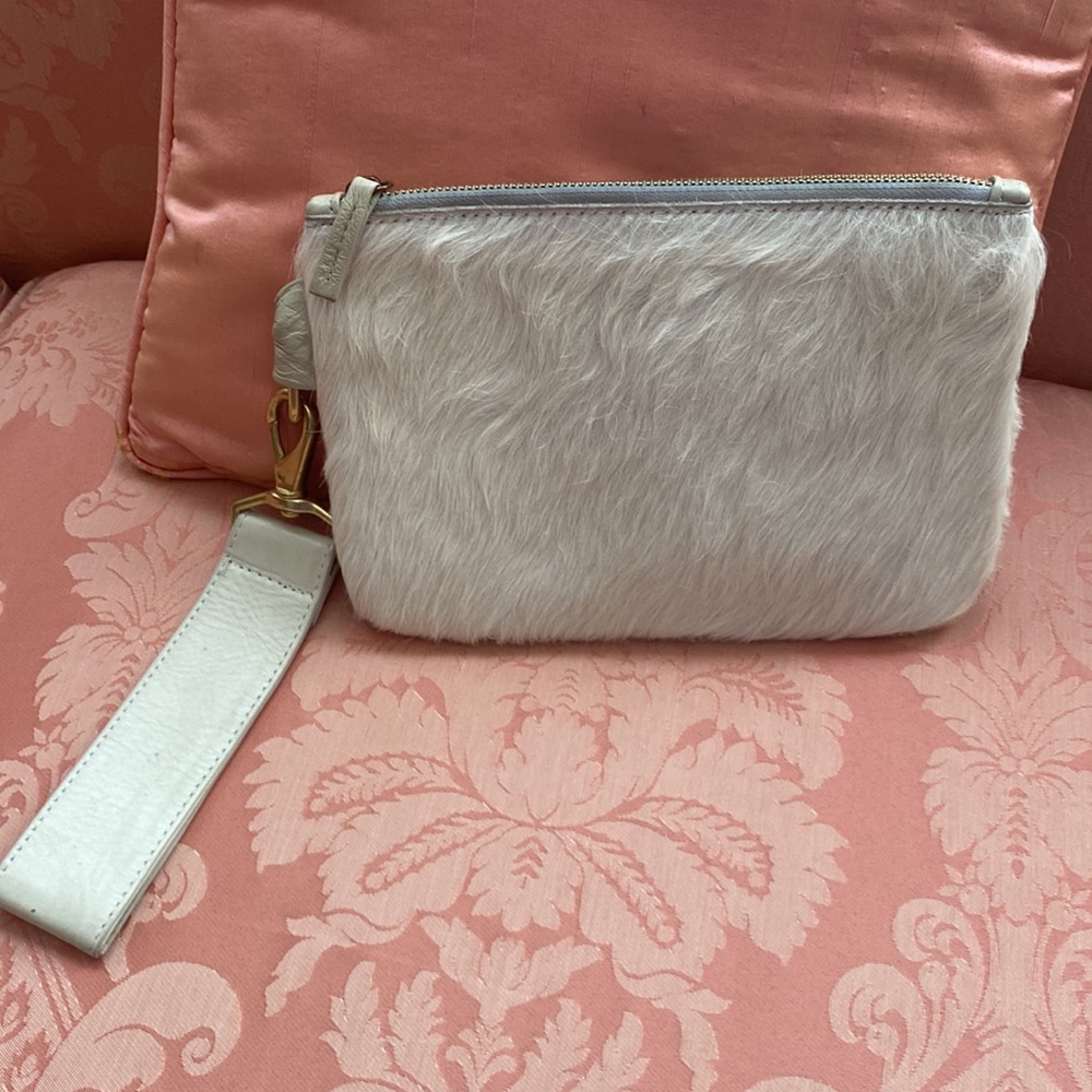 VGUC. Ella Gray Collection. Wristlet/Clutch. Genuine leather.